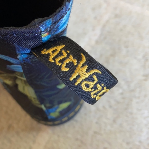 Dr. Martens Hawaiian Hackney - Picture 10 of 16